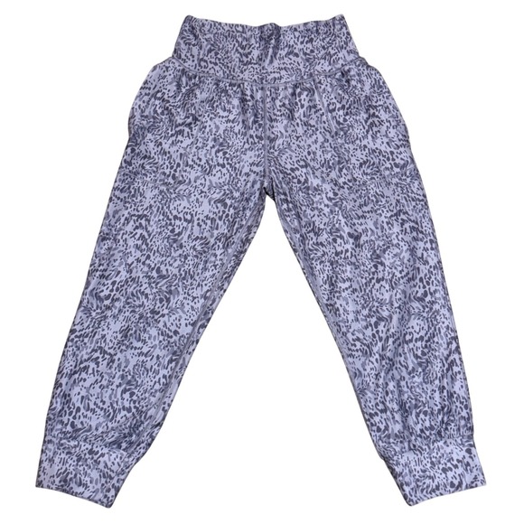 Athleta Pants - Athleta Salutation Crop Jogger Pants Women's Size S Gray Leopard Activewear